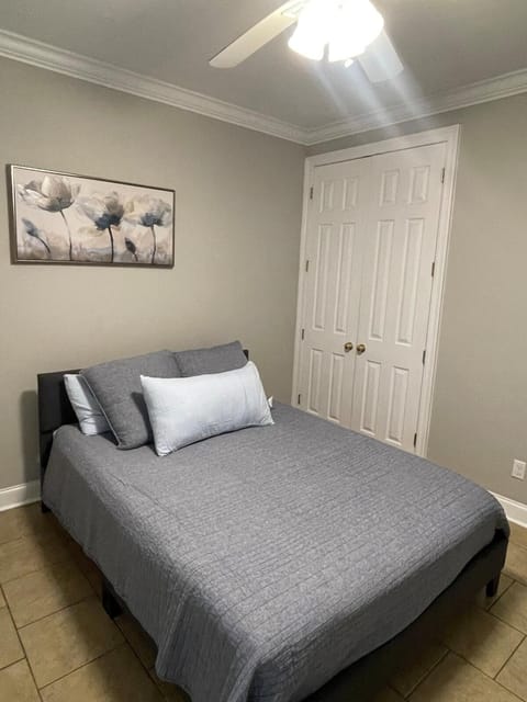 Cozy Stay Near Dow, Golf, & LSU Apartment in Mississippi