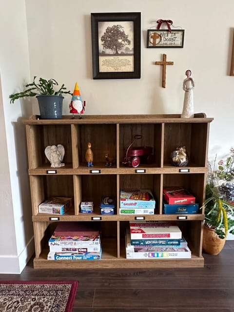 Game Room, Decorative detail