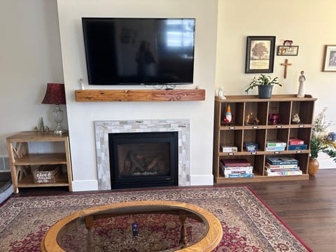 Communal lounge/ TV room, TV and multimedia, Living room