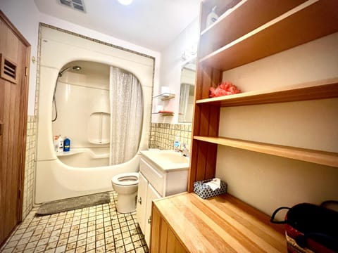 Cozy and spacious room near UBC-2 Bed and Breakfast in Vancouver