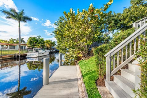Fort Lauderdale Water Front Oasis Villa in Lauderdale Isles