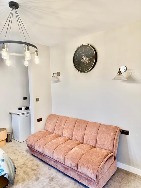 Double Deluxe Centre Apartment- Free Parking - Self Check-In - Cctv Apartment in Huddersfield