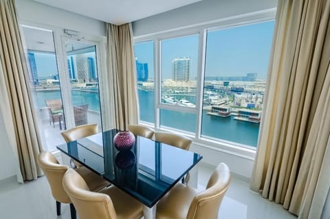 Living room, Dining area, Lake view