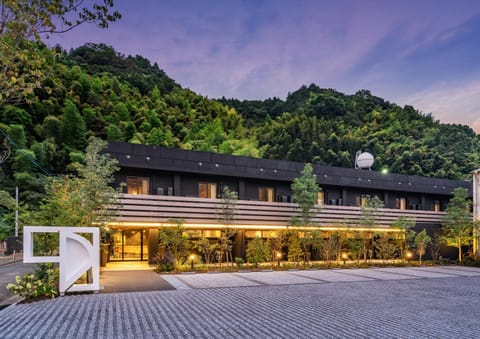 Property building, Day, pet friendly, pet friendly
