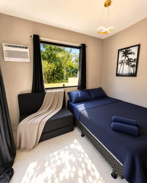 Bed, Living room, Photo of the whole room, Seating area, Bedroom, air conditioner
