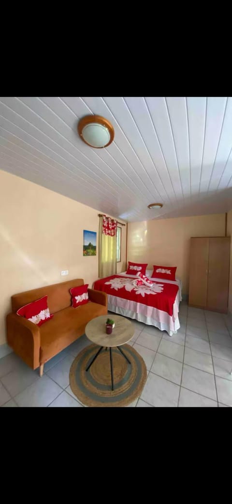 Bed, Living room