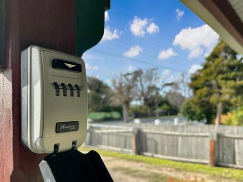 The Settlers Cottage - In the Heart of St Helens House in St Helens