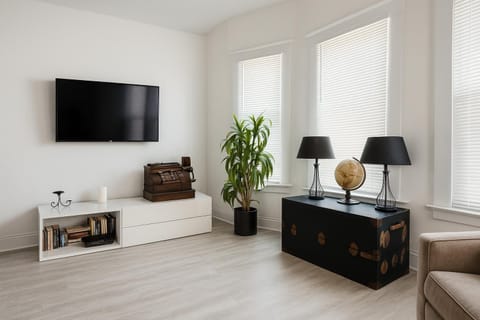 Detroit 4BR Home | Bathtub & Pet Friendly Stay House in Hamtramck