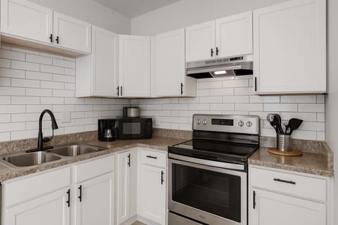 Detroit 4BR Home | Bathtub & Pet Friendly Stay House in Hamtramck