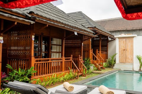 Property building, Garden, Swimming pool, sunbed