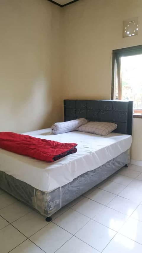 Pondok Dewi Yanti Vacation rental in Marga