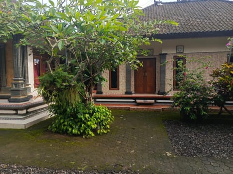 Pondok Dewi Yanti Vacation rental in Marga
