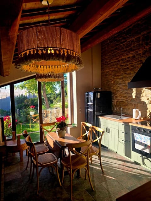 Dining area, kitchen