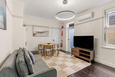 TV and multimedia, Living room, Dining area