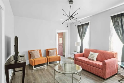 Detroit 3BR Retreat w/ Wi-Fi + Street Parking House in Windsor
