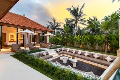 Seating area, Garden view, Swimming pool, sunbed