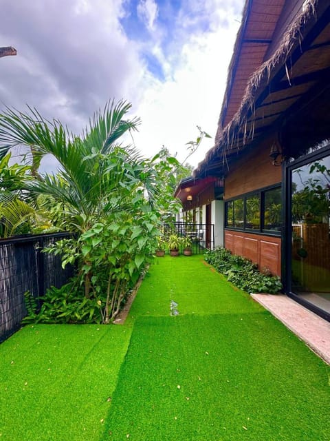 Property building, Day, Natural landscape, Garden, Garden, Garden view