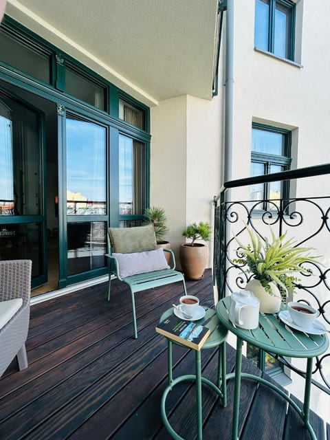 View (from property/room), Balcony/Terrace, Seating area