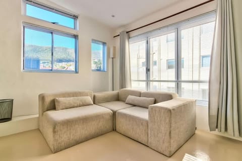 Compact Loft Apartment Fresnaye Apartment in Sea Point