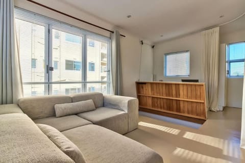 Compact Loft Apartment Fresnaye Apartment in Sea Point