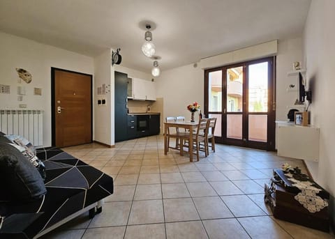 Kitchen or kitchenette, Living room, Seating area, Dining area, internet, stove