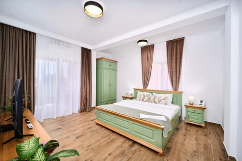 TV and multimedia, Photo of the whole room, Bedroom