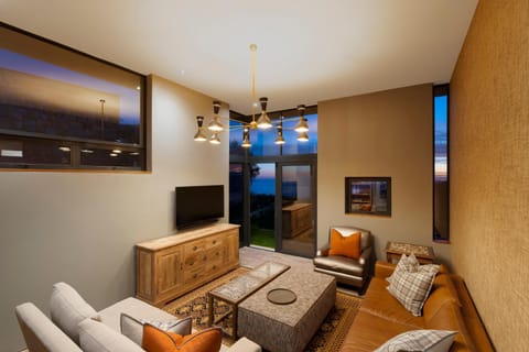 Communal lounge/ TV room, Library, TV and multimedia, Living room, Lounge or bar