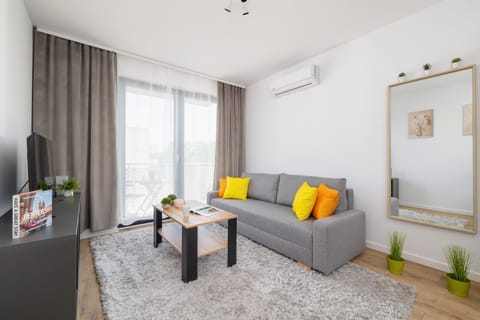 TV and multimedia, Living room, Seating area, Evening entertainment, air conditioner