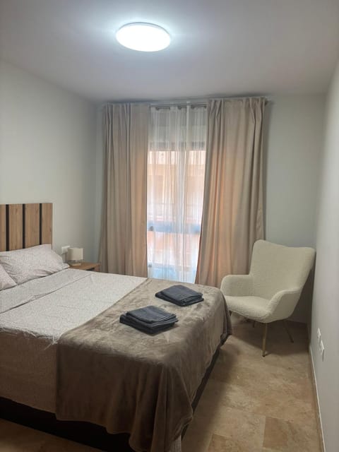 Bed, Photo of the whole room, Bedroom, Inner courtyard view, towels