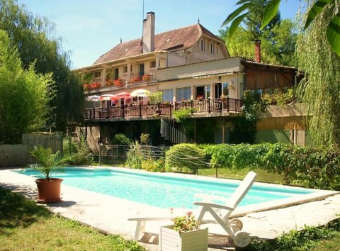 Property building, Garden, Swimming pool