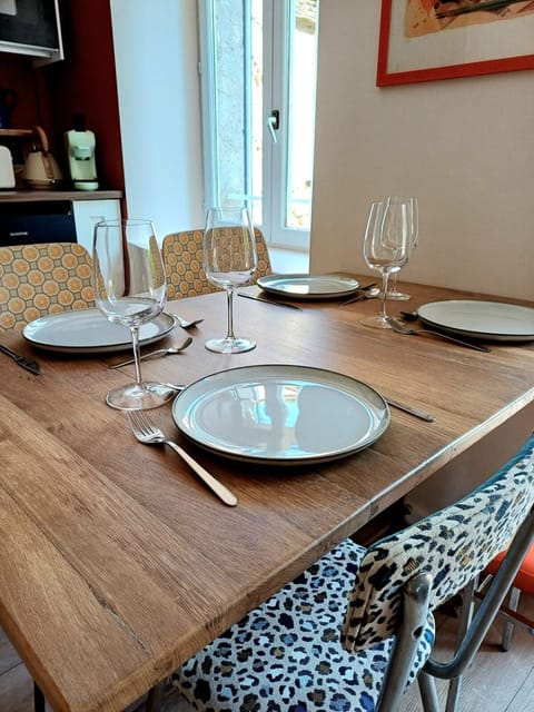 Petite maison cosy à Moret-sur-Loing, cour privée Apartment in Île-de-France