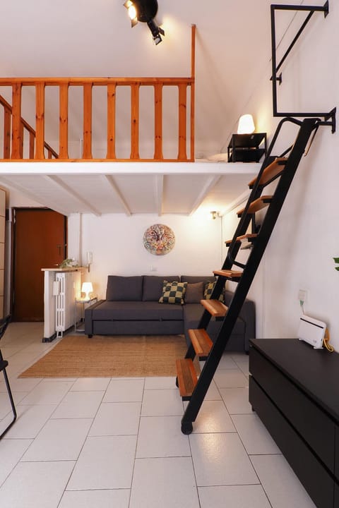Living room, internet