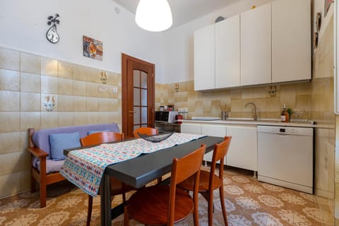 Property building, Kitchen or kitchenette, Living room