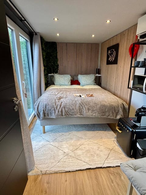 Containers aménagé au cœur des chants des grenouilles Luxury tent in Wallonia, Belgium