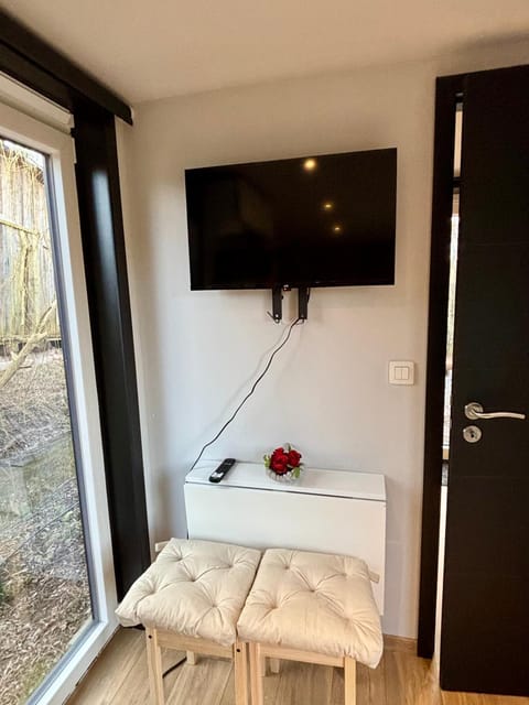 Containers aménagé au cœur des chants des grenouilles Luxury tent in Wallonia, Belgium