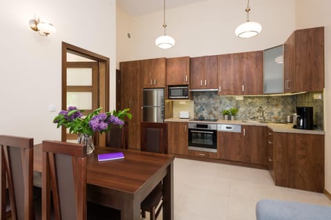 Kitchen or kitchenette, Dining area, dishwasher, oven, stove