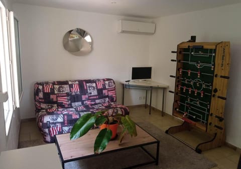 Communal lounge/ TV room, Living room, Seating area, air conditioner