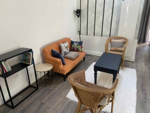 Library, Living room