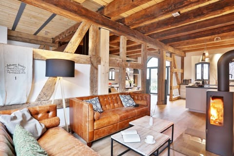Living room, Photo of the whole room, Decorative detail, Decorative detail