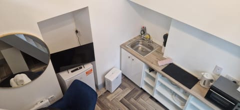 TV and multimedia, Kitchen or kitchenette, Seating area
