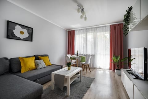 Living room, Dining area, Location
