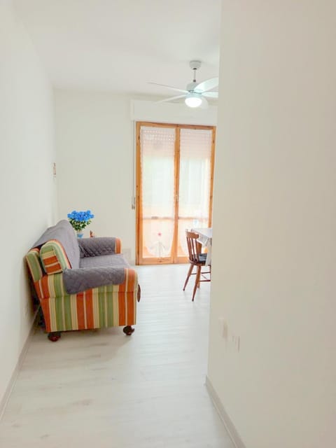 Communal lounge/ TV room, Facade/entrance, Kitchen or kitchenette, Living room, Seating area, Dining area, Lunch