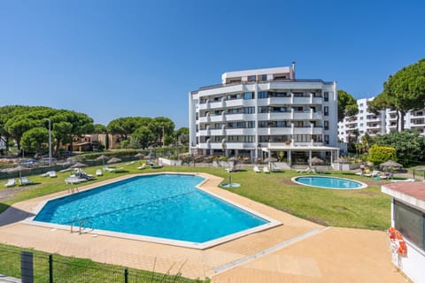 Property building, Garden, Garden view, Pool view, Swimming pool, sunbed