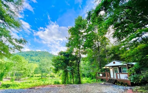 Jai Hollow Tiny Home Cottage House in Stecoah