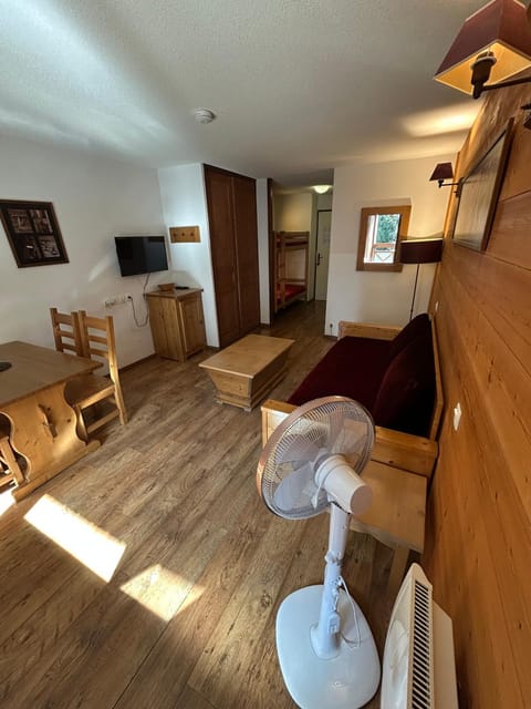 Communal lounge/ TV room, TV and multimedia, Living room