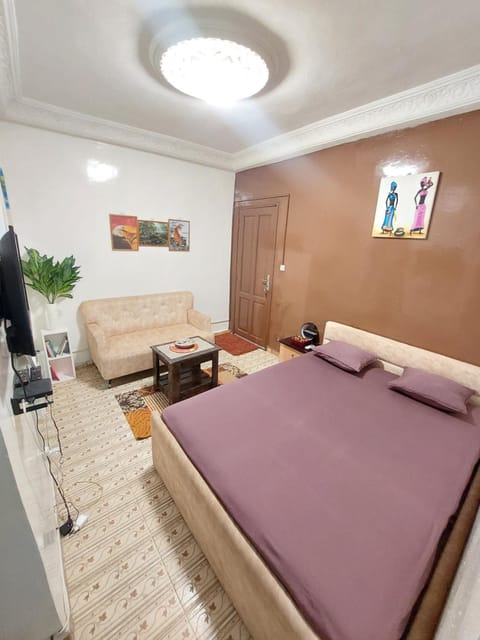Bed, Living room, Photo of the whole room, Seating area, Bedroom