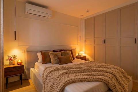 Bed, Bedroom, wardrobe, air conditioner