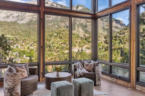 353 Pinecrest House in Ouray