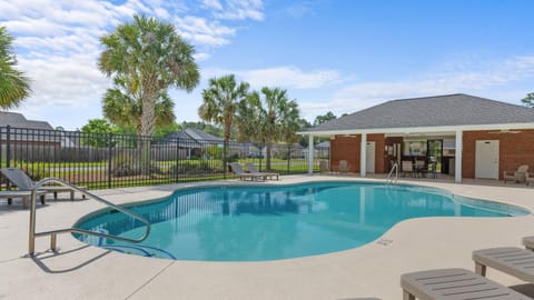 Spacious Laid-Back Hideaway Pets Allowed Enjoy Back Yard Modern Fixtures Plus Free Daily Activity Tickets House in Orange Beach