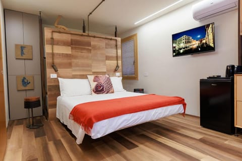 Bed, TV and multimedia, Photo of the whole room